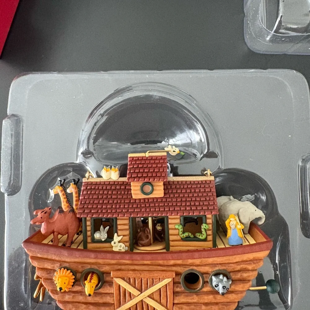 Hallmark Noah's Ark 2004 Christmas Tree Ornament- Like New